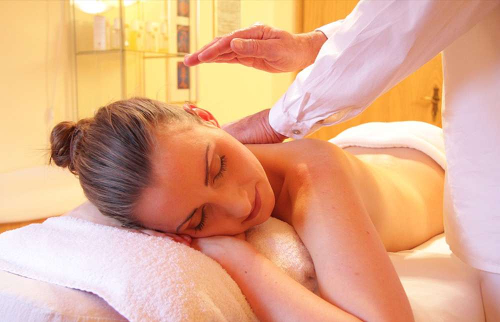 female client is enjoying Swedish therapy at glory massage center in Faisalabad